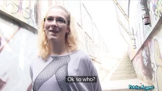 Public Agent - Stranger Offers Nerdy Blonde A Modeling Job If She Fucks Him Outdoors - 05/09/2014