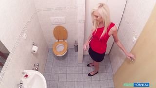 fake hospital blonde shows doc she's fit to work - 08.18.2014