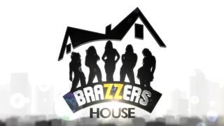 Baby Got Boobs - I'm A Brazzers Girl - 03/25/2015