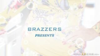 Brazzers Exxtra - Can You Help My Mom? - 01/02/2019