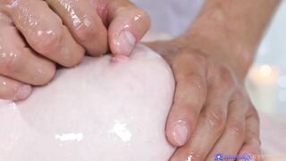 Massage Rooms - Tall beauty has squirting orgasms - 09/08/2016